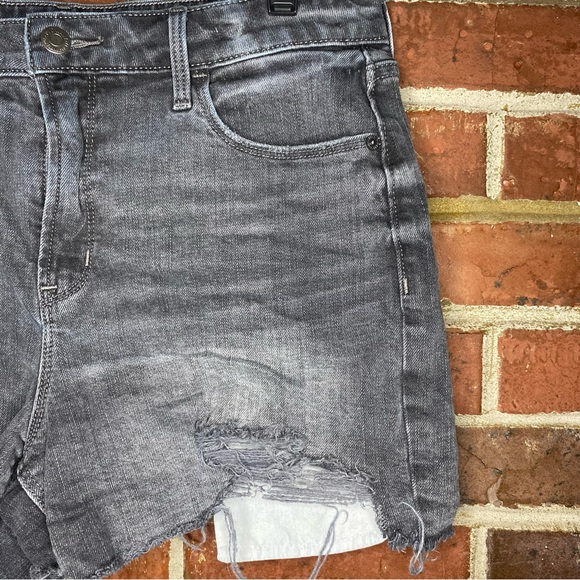 Old Navy Brenda High-Rise Distressed Shorts Size 10 - Picture 3 of 7